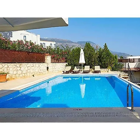 Sleeps 8 Pool Air Con Wifi