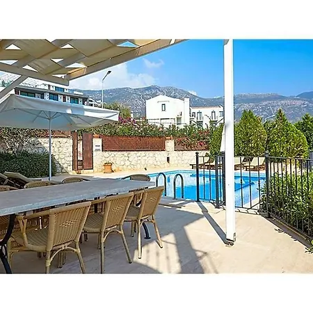 Villa Sleeps 8 Pool Air Con Wifi