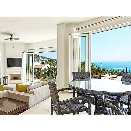 Villa Sleeps 8 Pool Air Con Wifi *