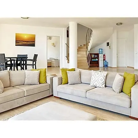 Sleeps 8 Pool Air Con Wifi Villa
